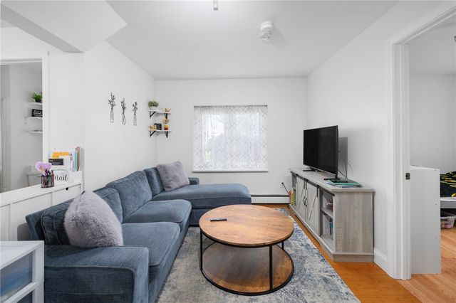 29 Sherwood Road, Middletown, RI 02842