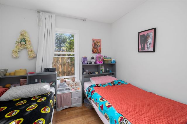 29 Sherwood Road, Middletown, RI 02842