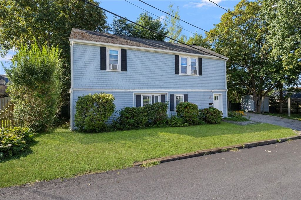 29 Sherwood Road, Middletown, RI 02842