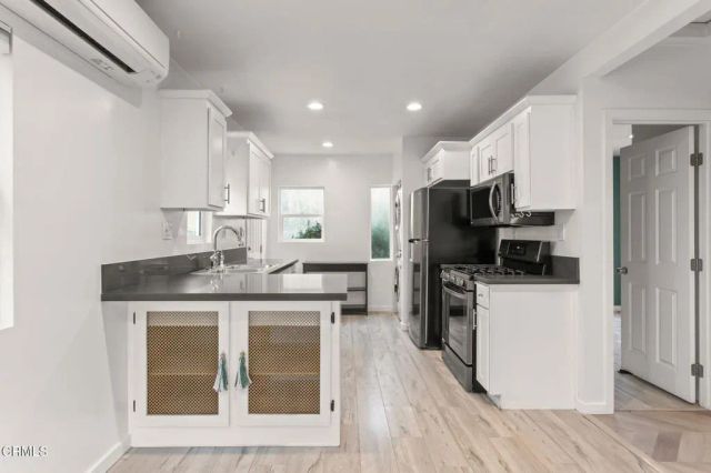 1047 E Brenner Place, Long Beach, CA 90813