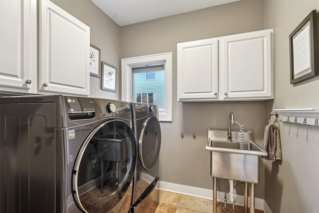 16205 Boston Parkway, Clive, IA 50325