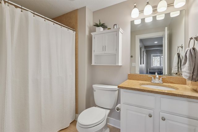 16205 Boston Parkway, Clive, IA 50325