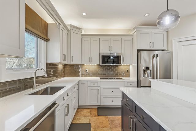 16205 Boston Parkway, Clive, IA 50325