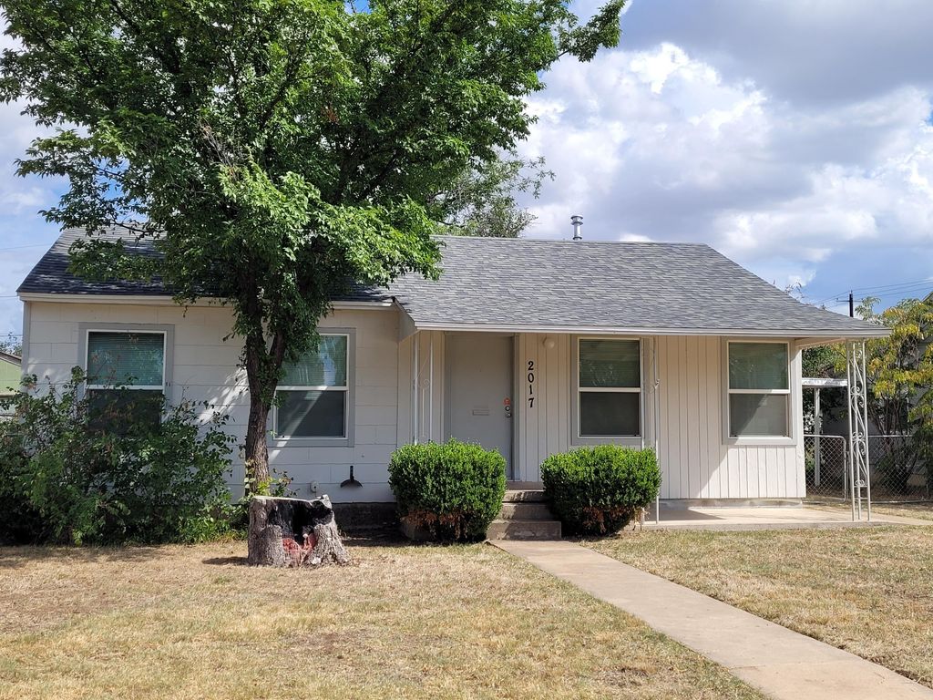 Image 1 of property listing at 2017 San Antonio Street, San Angelo, TX 76901