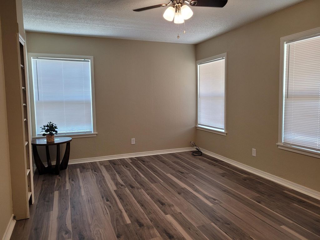 Image 3 of property listing at 2017 San Antonio Street, San Angelo, TX 76901