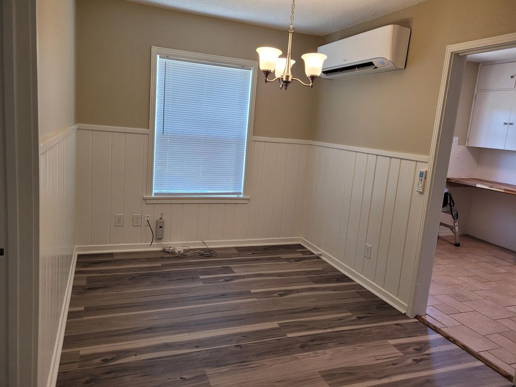 Image 4 of property listing at 2017 San Antonio Street, San Angelo, TX 76901