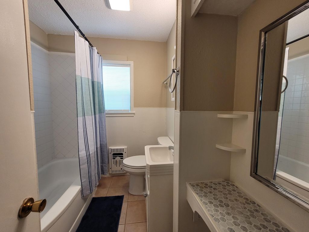 Image 6 of property listing at 2017 San Antonio Street, San Angelo, TX 76901