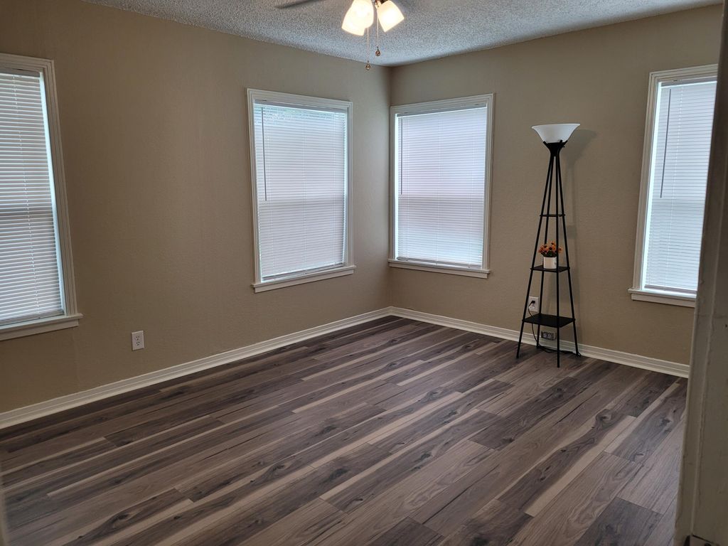 Image 7 of property listing at 2017 San Antonio Street, San Angelo, TX 76901