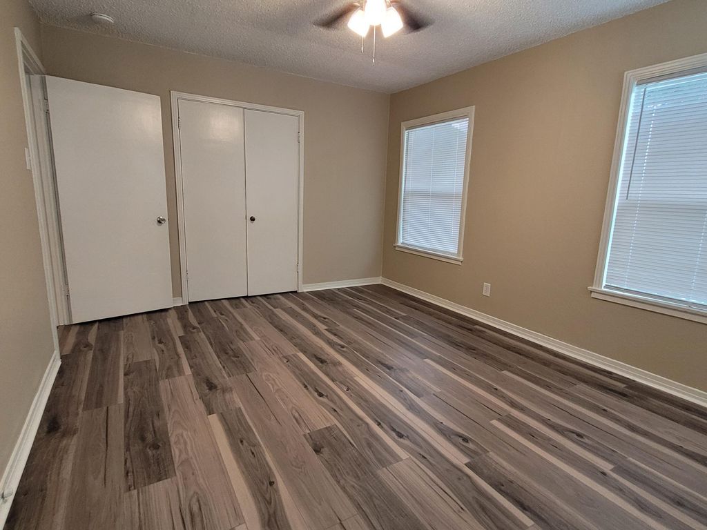 Image 8 of property listing at 2017 San Antonio Street, San Angelo, TX 76901