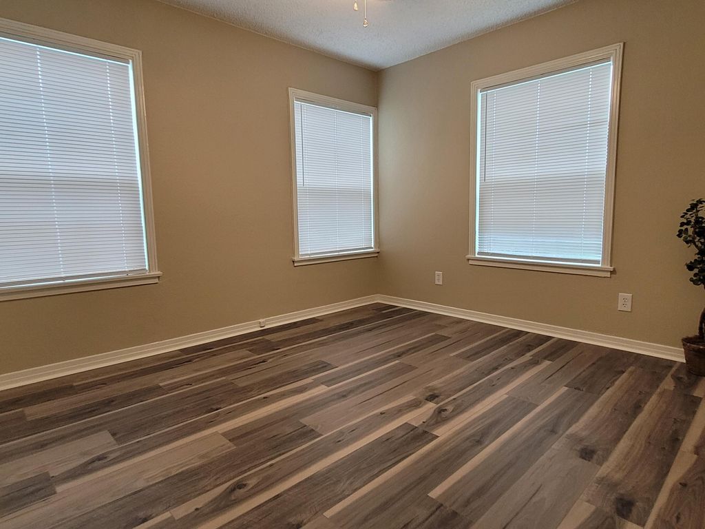 Image 9 of property listing at 2017 San Antonio Street, San Angelo, TX 76901