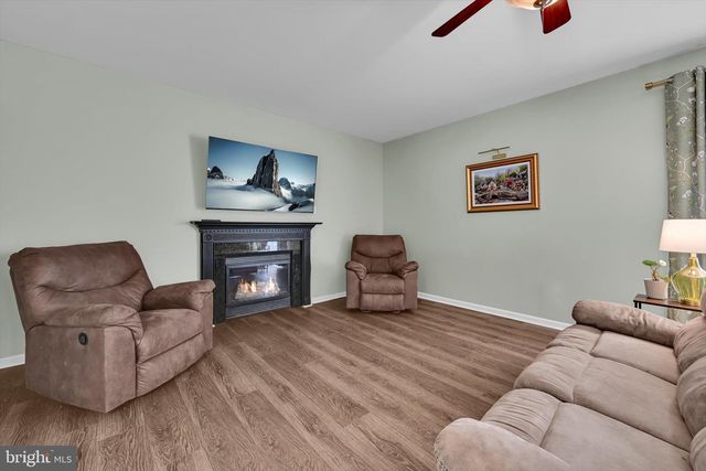 21 SHELLY DR, Sinking Spring, PA 19608
