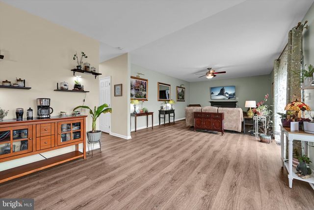 21 SHELLY DR, Sinking Spring, PA 19608