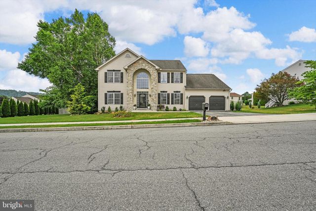 21 SHELLY DR, Sinking Spring, PA 19608