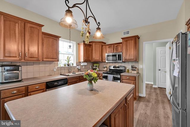 21 SHELLY DR, Sinking Spring, PA 19608