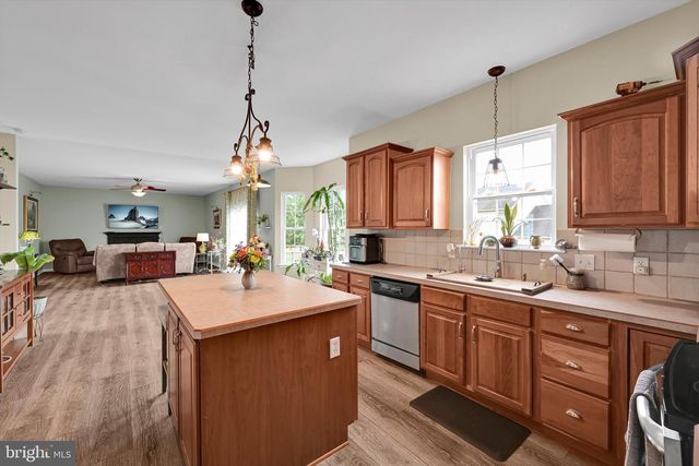 21 SHELLY DR, Sinking Spring, PA 19608