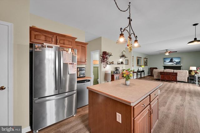 21 SHELLY DR, Sinking Spring, PA 19608