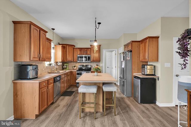 21 SHELLY DR, Sinking Spring, PA 19608