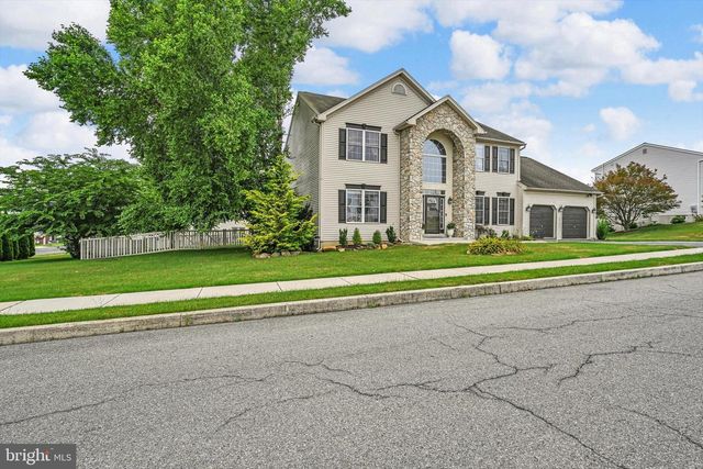 21 SHELLY DR, Sinking Spring, PA 19608