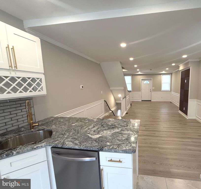 6719 N SMEDLEY ST, Philadelphia, PA 19126