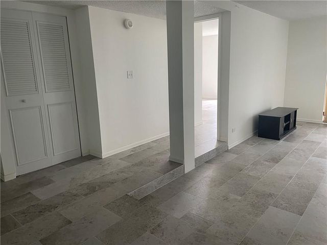 3670 Inverrary Dr 1D, Lauderhill, FL 33319