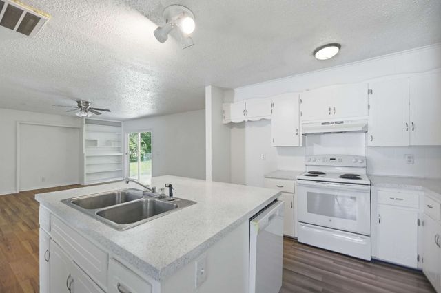 313 E Woodrow Place, Tulsa, OK 74106