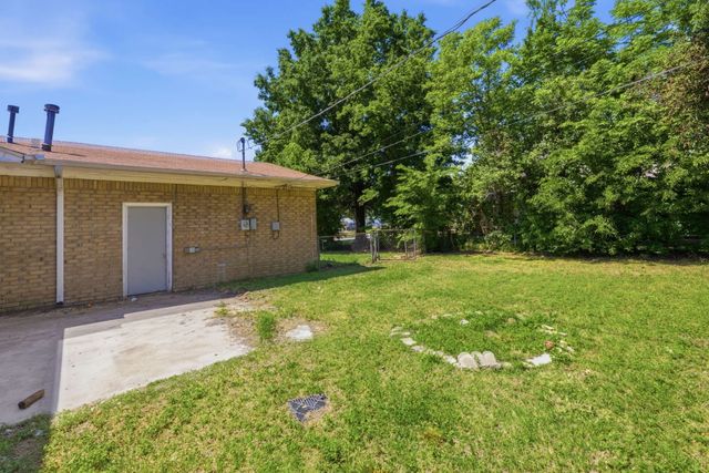 313 E Woodrow Place, Tulsa, OK 74106
