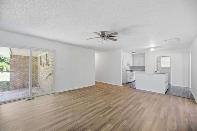313 E Woodrow Place, Tulsa, OK 74106