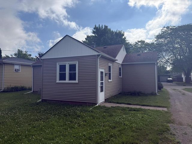 1711 GROVE STREET, Oshkosh, WI 54901