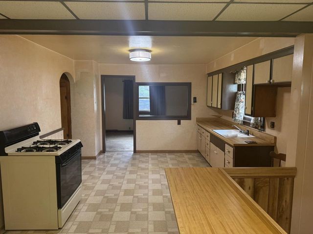 1711 GROVE STREET, Oshkosh, WI 54901