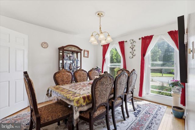 211 WHISPERING WIND CT SE, Vienna, VA 22180