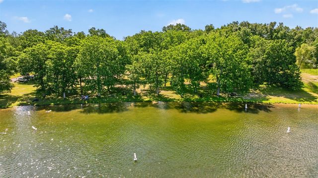 569 Round Lake Drive, Michigan Center, MI 49254