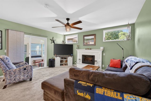 569 Round Lake Drive, Michigan Center, MI 49254