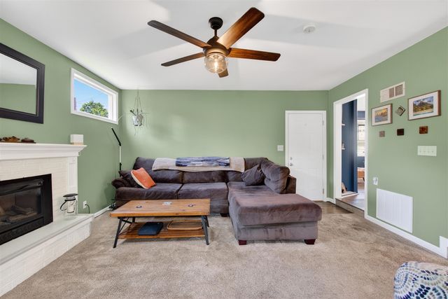 569 Round Lake Drive, Michigan Center, MI 49254