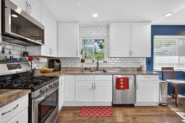 569 Round Lake Drive, Michigan Center, MI 49254