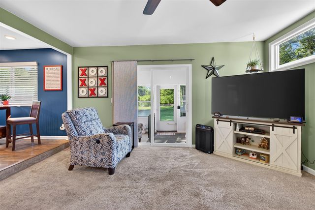 569 Round Lake Drive, Michigan Center, MI 49254