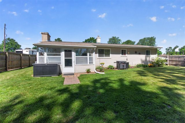 569 Round Lake Drive, Michigan Center, MI 49254