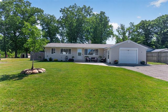 569 Round Lake Drive, Michigan Center, MI 49254