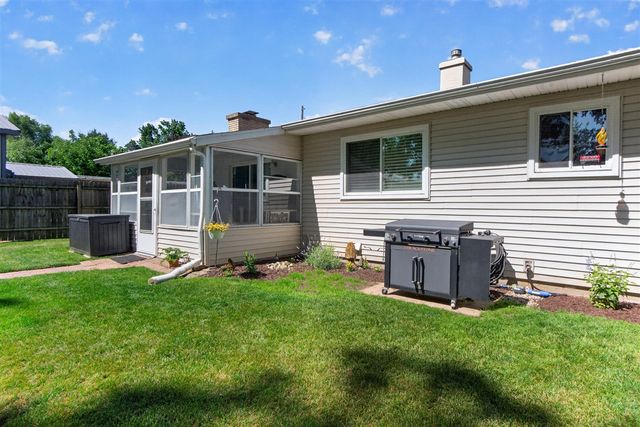 569 Round Lake Drive, Michigan Center, MI 49254