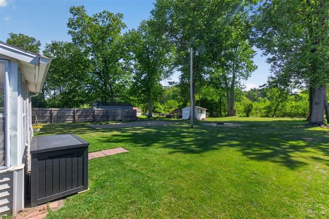 569 Round Lake Drive, Michigan Center, MI 49254