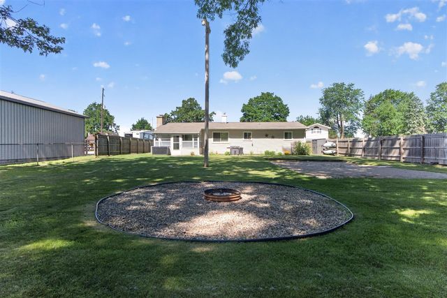 569 Round Lake Drive, Michigan Center, MI 49254