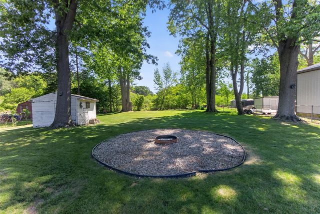 569 Round Lake Drive, Michigan Center, MI 49254
