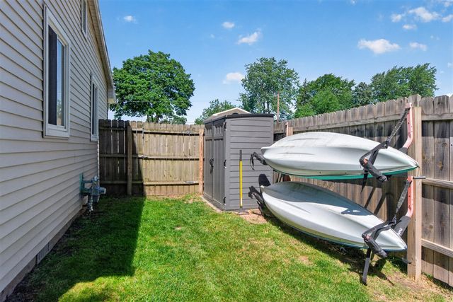 569 Round Lake Drive, Michigan Center, MI 49254
