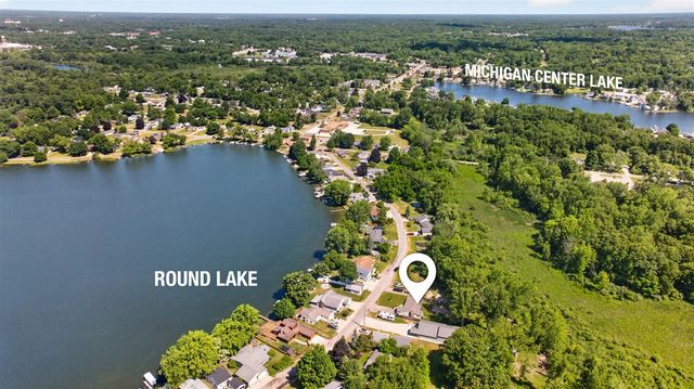 569 Round Lake Drive, Michigan Center, MI 49254