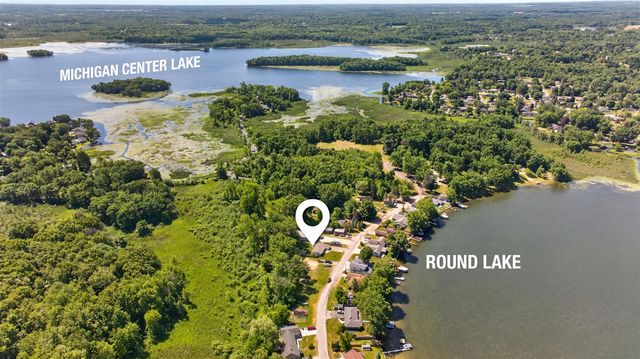569 Round Lake Drive, Michigan Center, MI 49254