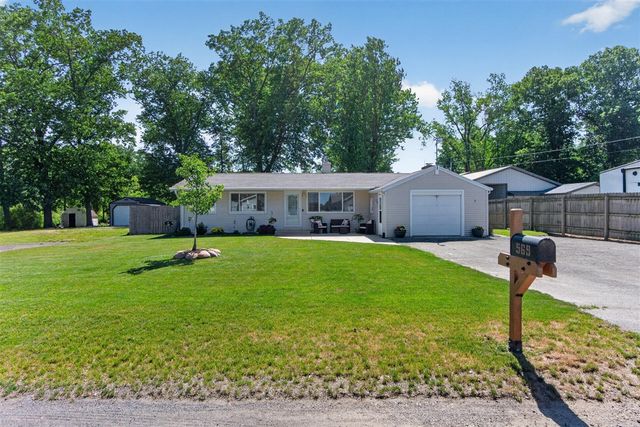 569 Round Lake Drive, Michigan Center, MI 49254