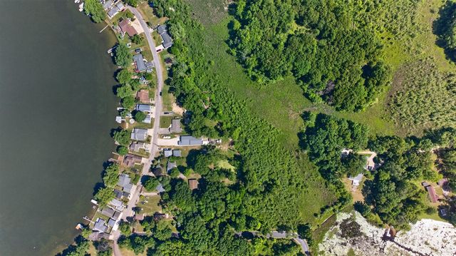 569 Round Lake Drive, Michigan Center, MI 49254