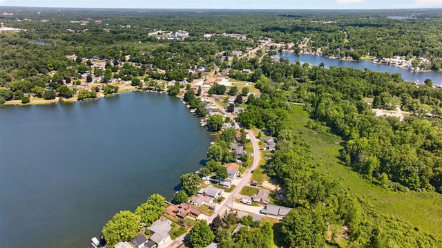 569 Round Lake Drive, Michigan Center, MI 49254