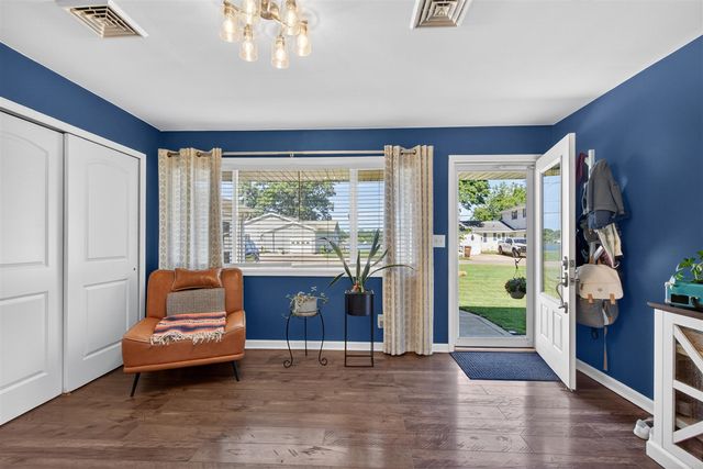 569 Round Lake Drive, Michigan Center, MI 49254