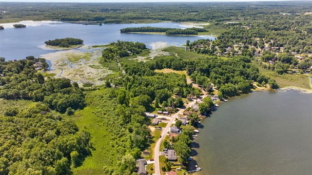 569 Round Lake Drive, Michigan Center, MI 49254