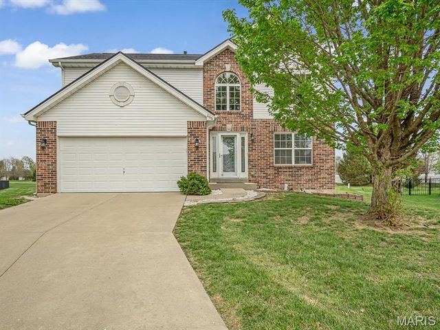 866 SAYBROOK FALLS Drive, Fairview Heights, IL 62208